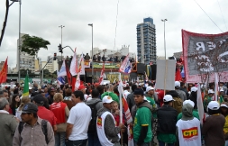 Ato Político em defesa da democracia no Largo da Batata 20/08/2015