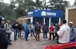 PLR: Assembleia nas empresas Adezan e Esquadrias Sidney