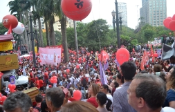 Ato na Praça da Sé, em 31/03/2016