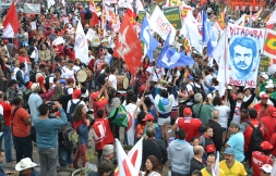 Ato Político em defesa da democracia no Largo da Batata 20/08/2015