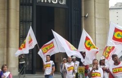 Protesto em frente ao INSS 19 de Abril 2017